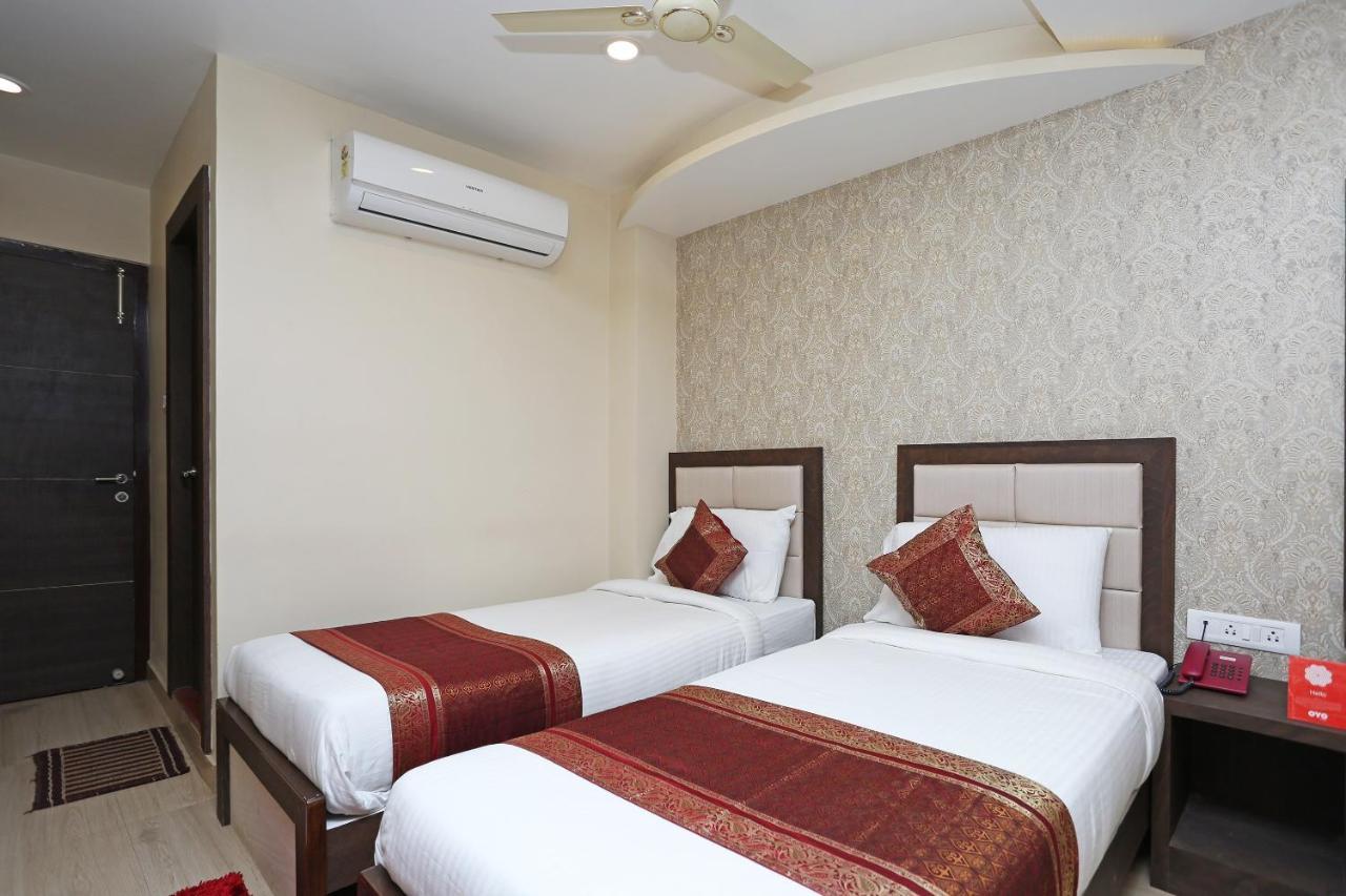 Oyo 10338 Hotel Aadesh Palace Varanasi Exterior foto