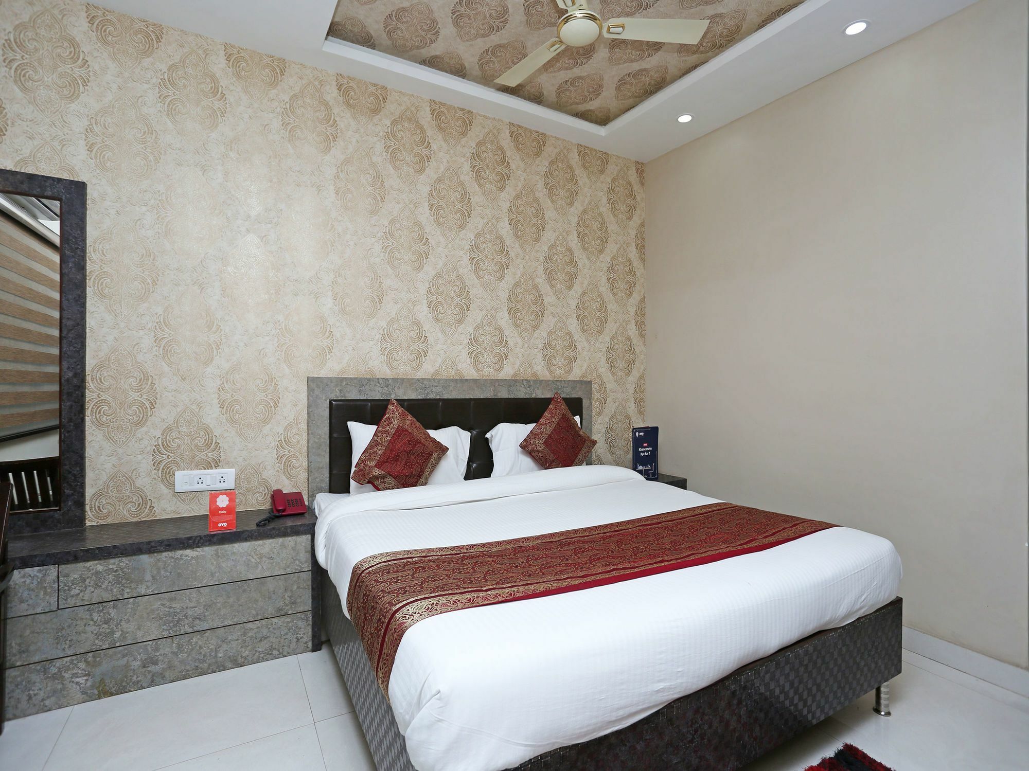 Oyo 10338 Hotel Aadesh Palace Varanasi Exterior foto